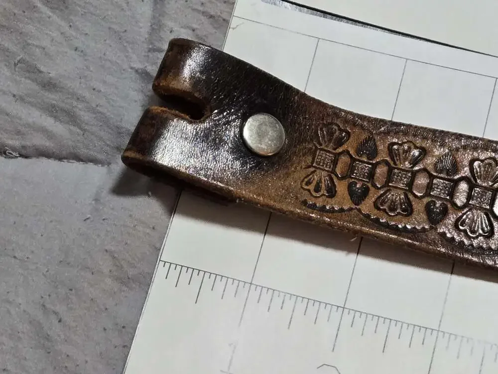 Unbranded vintage hand